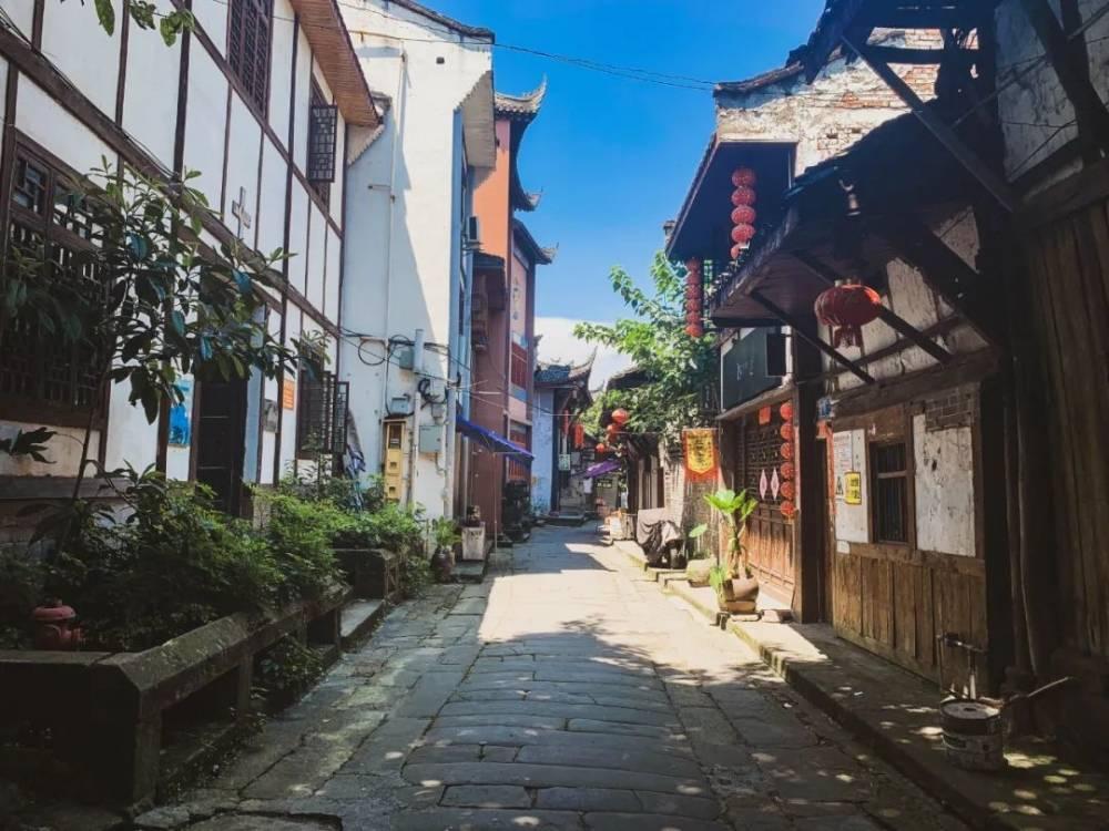 迪马济奥:佛罗伦萨正致力于租借多特中场雷纳
